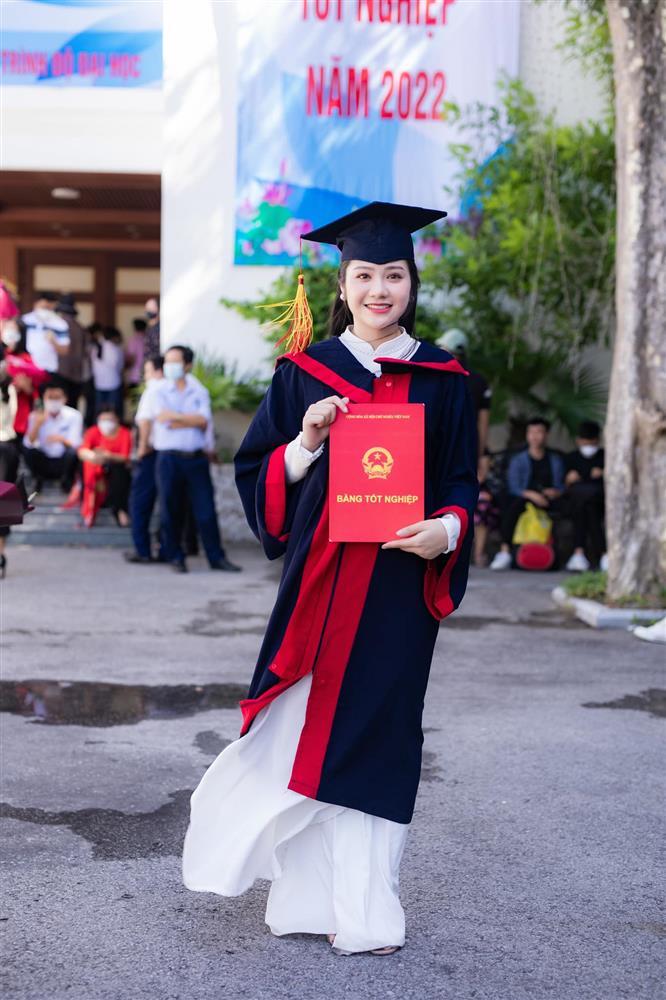 In 4 nữ sinh siêu đẹp, bế 2 con chụp kỷ yếu gây bão khắp MXH-3