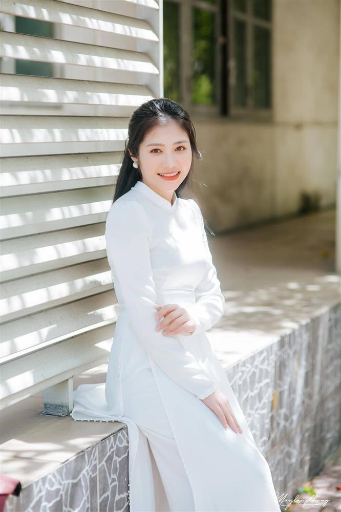 In 4 nữ sinh siêu đẹp, bế 2 con chụp kỷ yếu gây bão khắp MXH-4