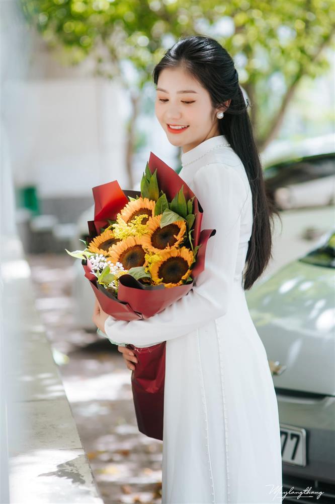 In 4 nữ sinh siêu đẹp, bế 2 con chụp kỷ yếu gây bão khắp MXH-5