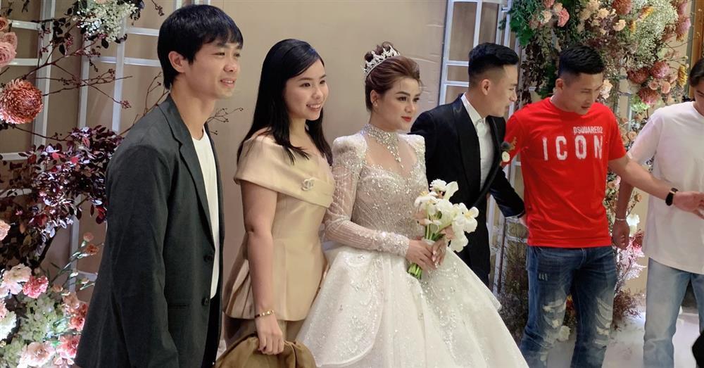 Nhan sắc đổi khác của Viên Minh sau gần 2 năm lấy Công Phượng-11