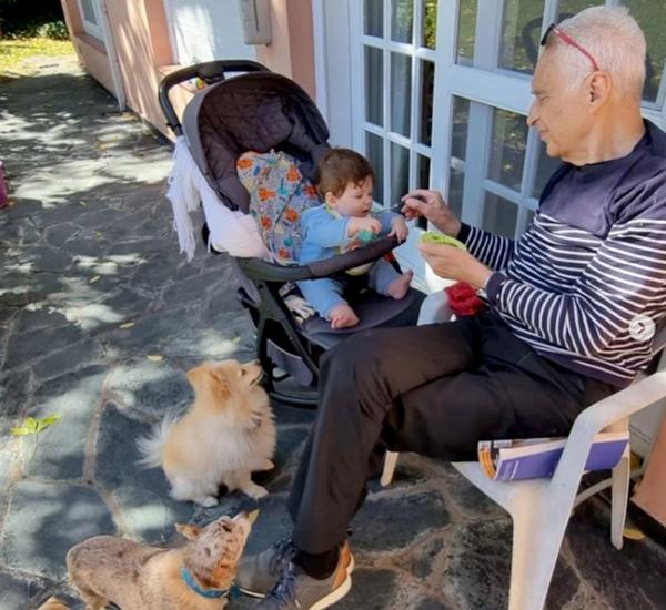 Cụ ông hạnh phúc khi có thêm con ở tuổi 83-3