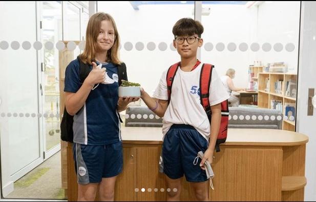 Quý tử 11 tuổi của Lệ Quyên tỏ tình như người lớn với bạn gái Tây-4