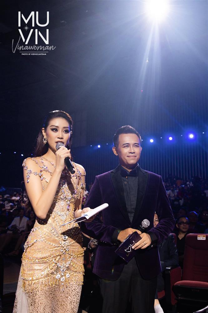 Gương mặt Đức Bảo khác lạ khi dẫn Hoa hậu Hoàn vũ Việt Nam-2