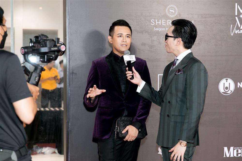 Gương mặt Đức Bảo khác lạ khi dẫn Hoa hậu Hoàn vũ Việt Nam-4