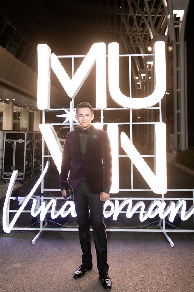 Gương mặt Đức Bảo khác lạ khi dẫn Hoa hậu Hoàn vũ Việt Nam-7