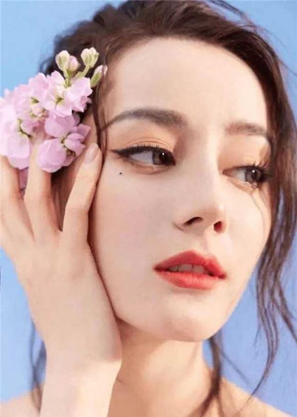 Phụ nữ có 5 điểm này trên khuôn mặt thì càng về già càng đẹp-2