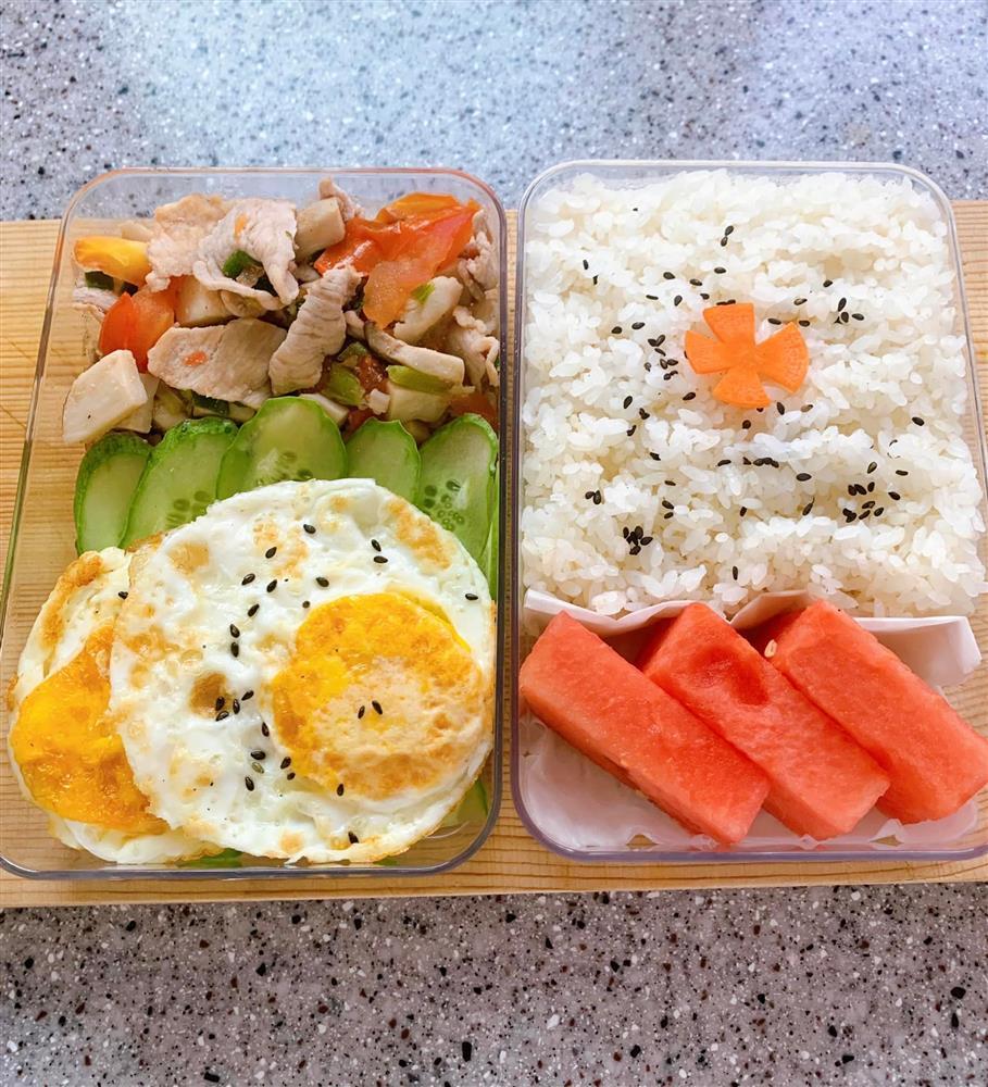 Trầm trồ loạt hộp cơm trưa ngon mắt nấu cho anh xã đi cày-10