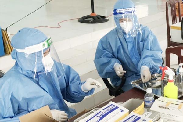 Phát hiện chùm 26 ca Covid-19, bé 2 ngày tuổi tử vong-1