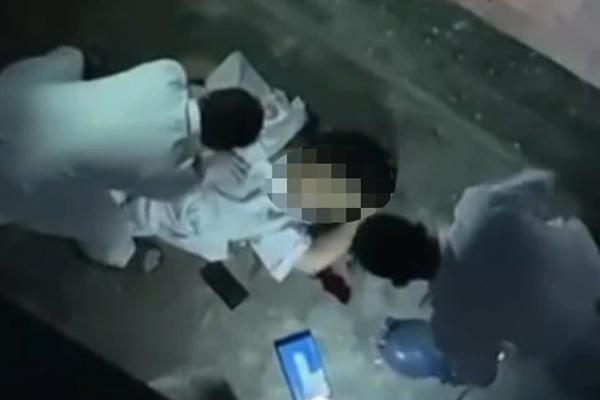 Ôm ngực khổng lồ muốn nổ tung về nước, nữ Việt Kiều cầu cứu bác sĩ-2