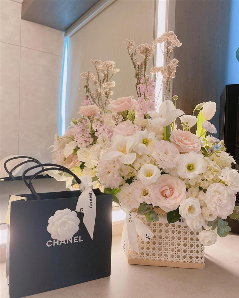 Hari Won khoe quà sinh nhật khủng toàn kim cương, hàng hiệu-4