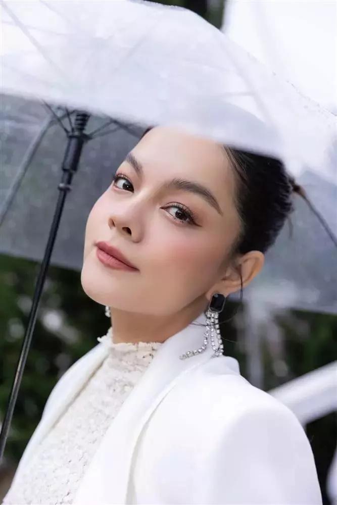 Phạm Quỳnh Anh đã sinh con thứ 3?-4