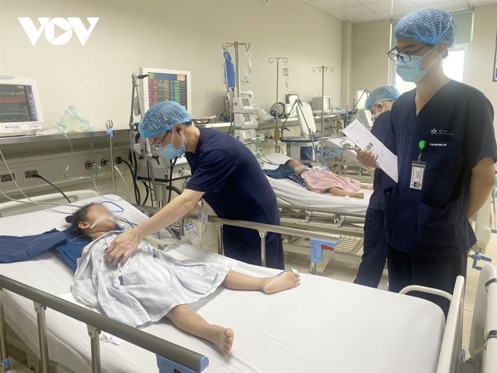 Quên tiêm vaccine nhắc lại, trẻ liệt tứ chi do di chứng viêm não Nhật Bản-1