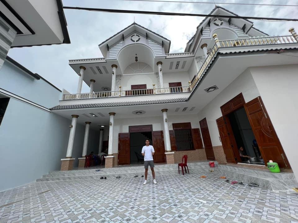 Choáng biệt phủ cầu thủ U23 Việt Nam xây tặng bố mẹ ở quê-2