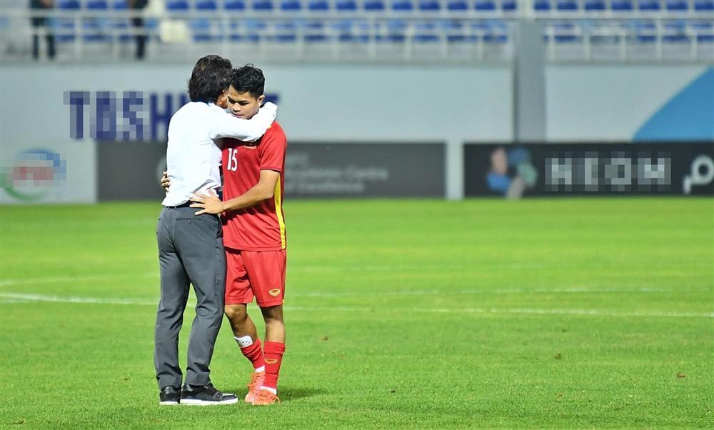 Choáng biệt phủ cầu thủ U23 Việt Nam xây tặng bố mẹ ở quê-5