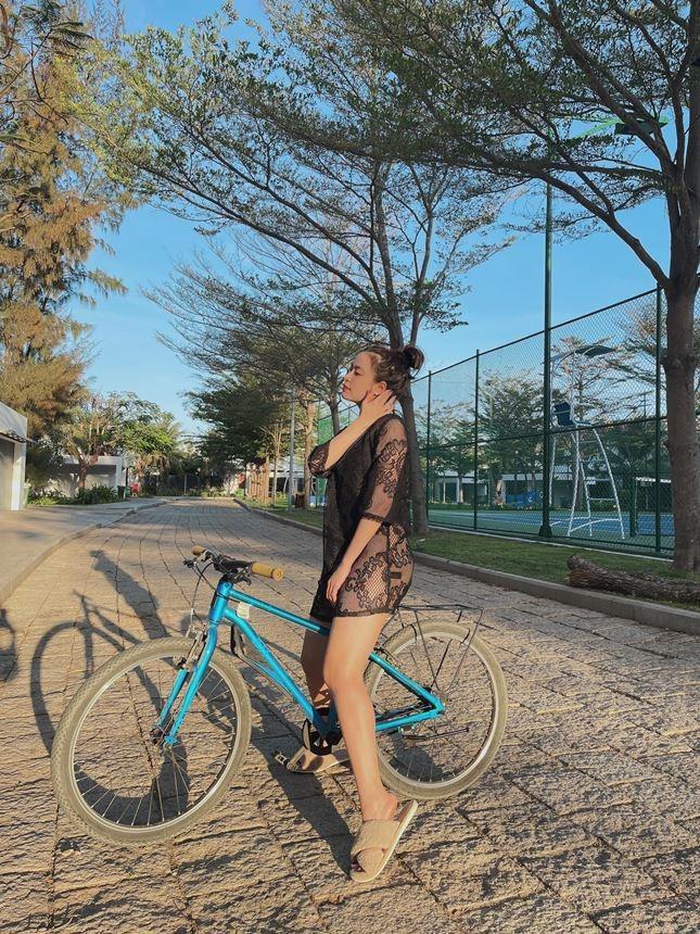 Giảm gần 10kg, Hoàng Thùy Linh bị soi vòng 3 lép xẹp-9