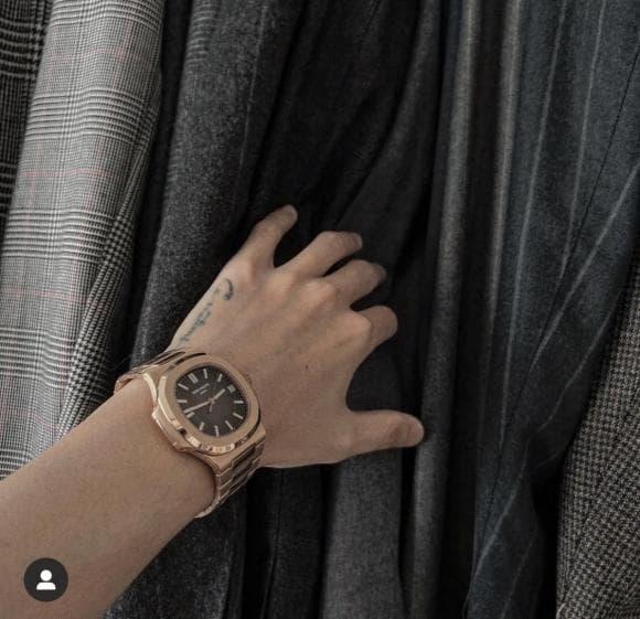 Sơn Tùng khoe vòng hiệu mới tậu, hội chị em chỉ chú ý vào đôi tay-4