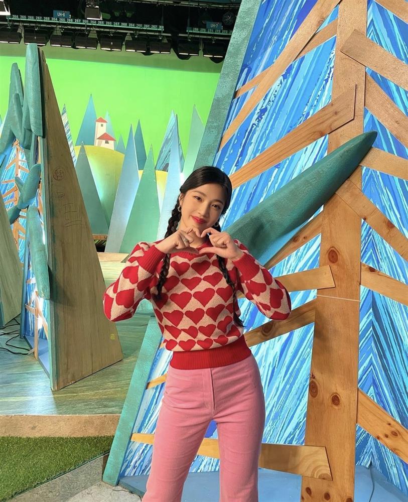 Mỹ nhân Hàn đi đầu xu hướng váy áo, phụ kiện họa tiết độc lạ-6