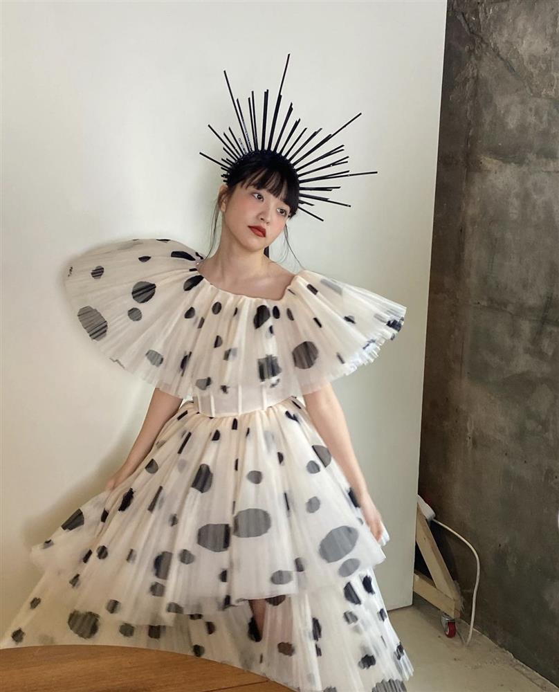 Mỹ nhân Hàn đi đầu xu hướng váy áo, phụ kiện họa tiết độc lạ-9