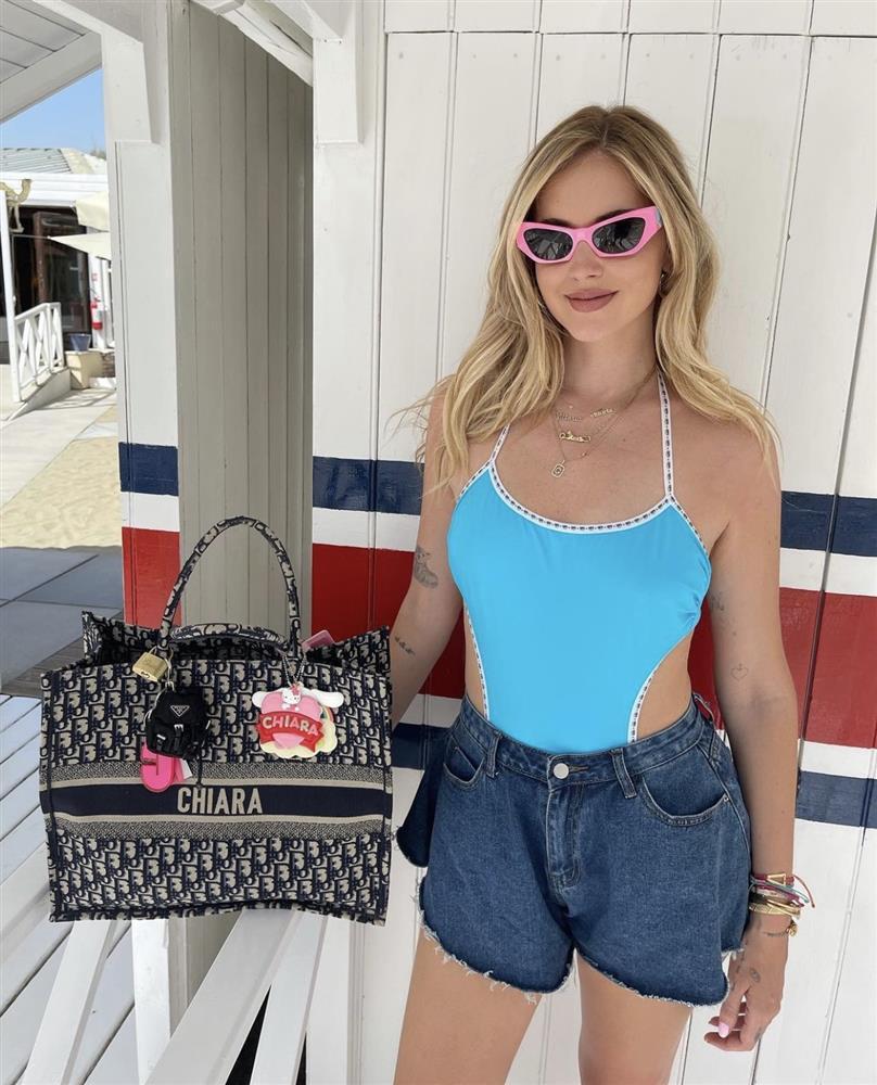 Gigi Hadid, Dua Lipa lăng xê mốt diện đồ bơi bodysuit ra đường-4