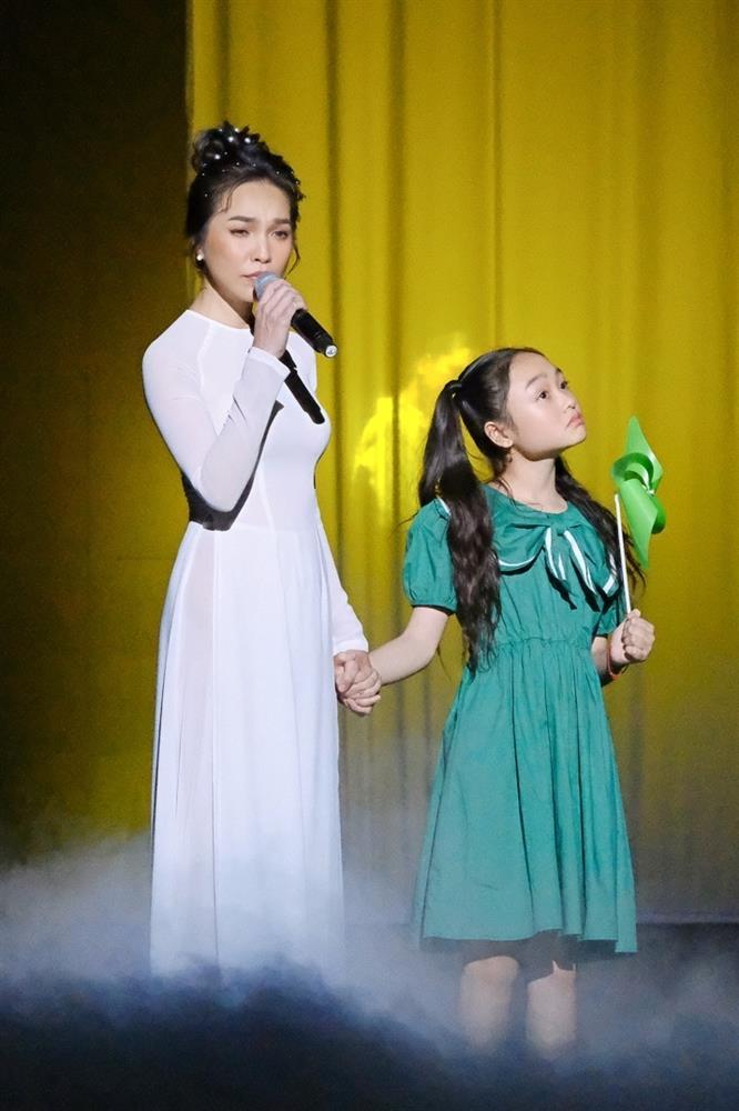 Hiền Thục, Cát Phượng khóc vì trẻ tự kỷ-3