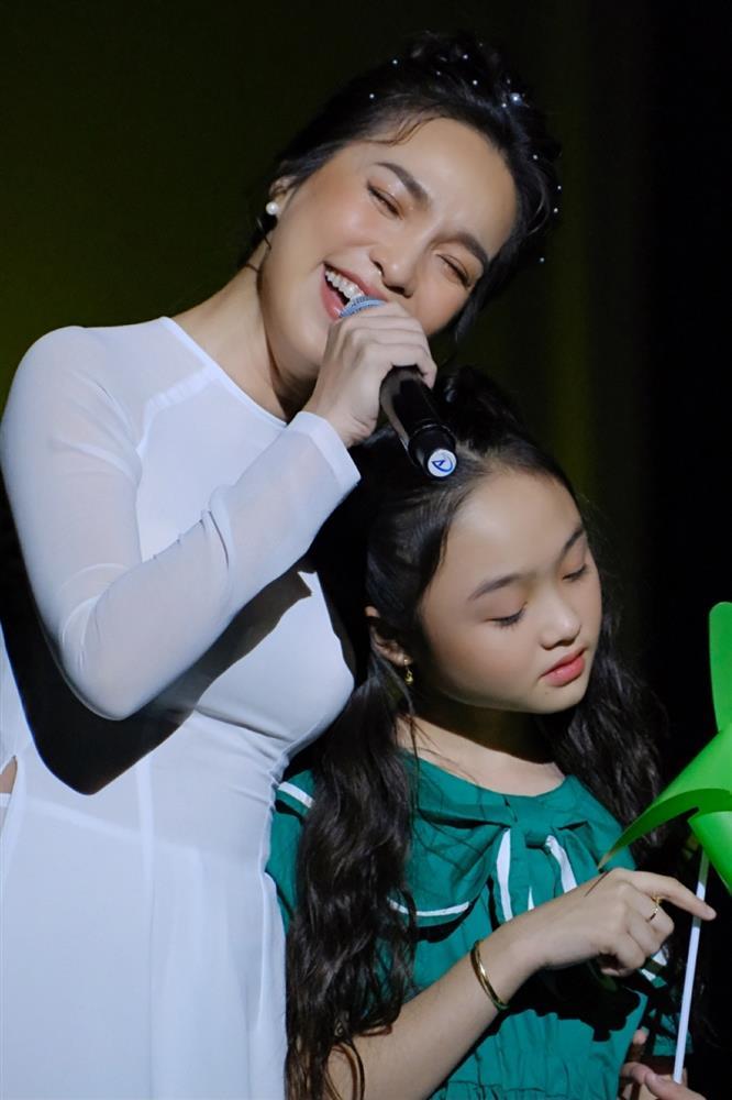 Hiền Thục, Cát Phượng khóc vì trẻ tự kỷ-4
