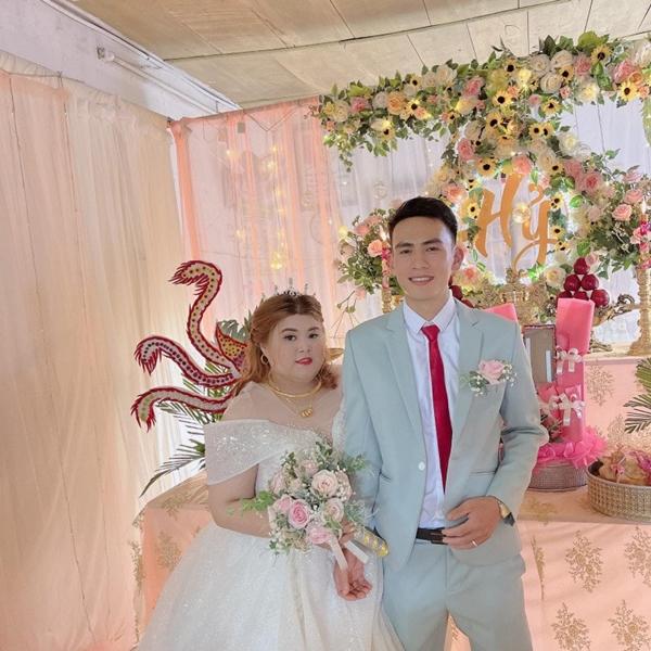 Lấy cô nàng 100kg, chàng shipper gầy gò vượt dị nghị yêu vì ham giàu-2