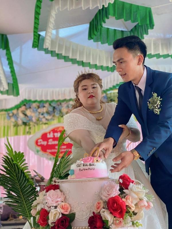 Lấy cô nàng 100kg, chàng shipper gầy gò vượt dị nghị yêu vì ham giàu-5