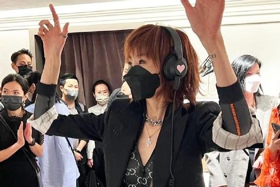 Nữ thần sắc đẹp Trương Mạn Ngọc 'quẩy' DJ hết mình dù U60