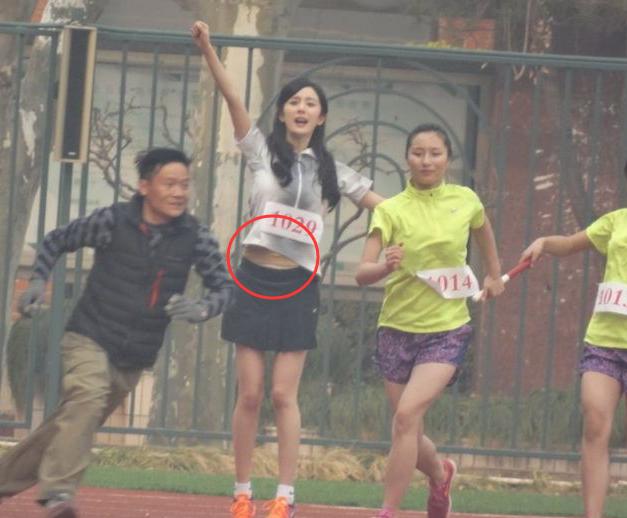 Sao Cbiz vác bụng bầu đóng phim: người tự làm hết, kẻ dùng phông xanh-2