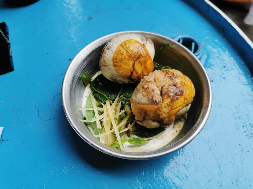 Khách Tây mê mẩn món ăn cực dị ở Việt Nam-1