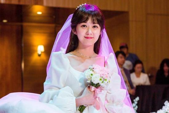 Jang Nara yêu cầu khách dự đám cưới không để lộ mặt chú rể