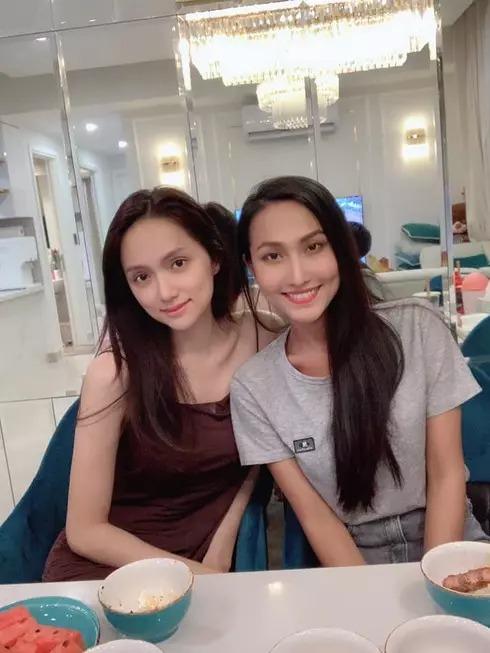 Hương Giang bị chê già hơn Lâm Khánh Chi qua ống kính cam thường-13