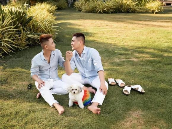 Cặp đồng tính được dàn sao chúc mừng có tình yêu xúc động ra sao?-7