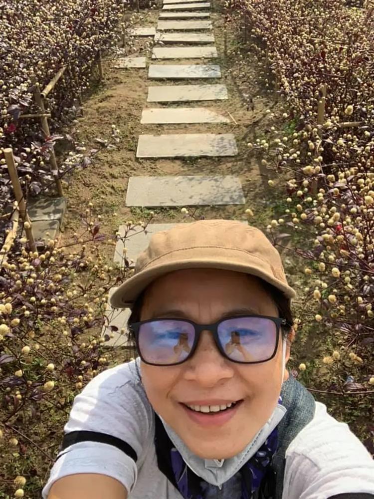 Cuộc sống thích làm mộc, trồng hoa của Cô Gái Xấu Xí ở tuổi 58-10