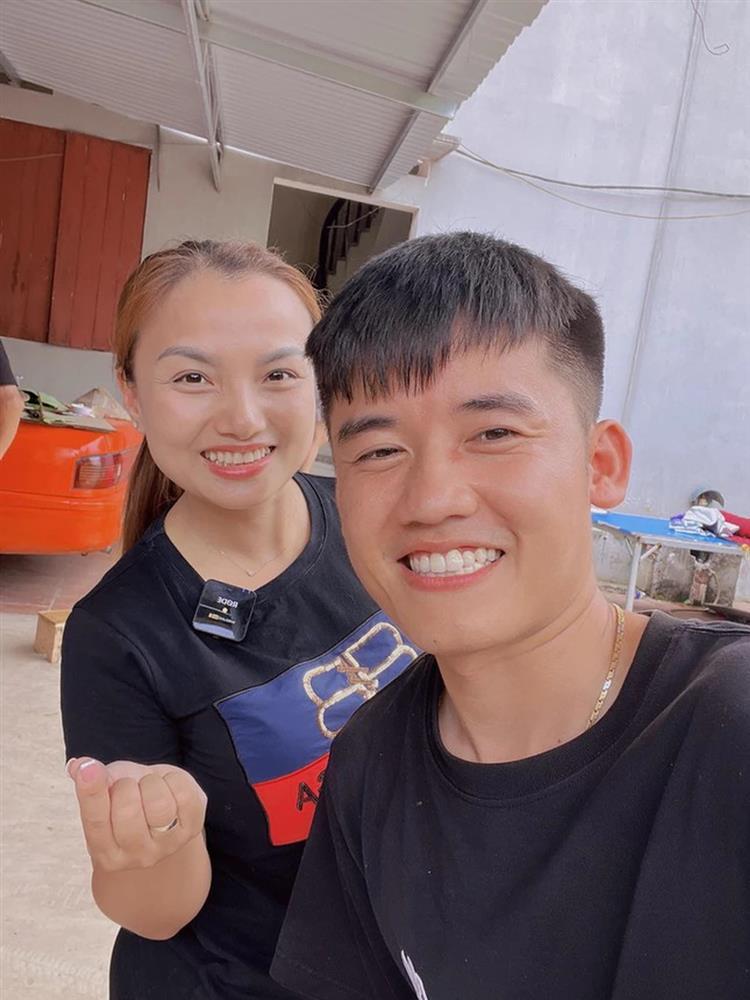 Quỳnh Trần JP được Bà Tân Vlog chiêu đãi món ăn siêu to khổng lồ-6