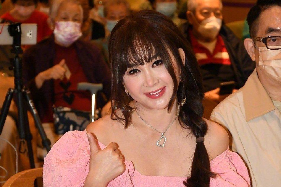 Đát Kỷ Ôn Bích Hà khoe body choáng ngợp tuổi U60-7