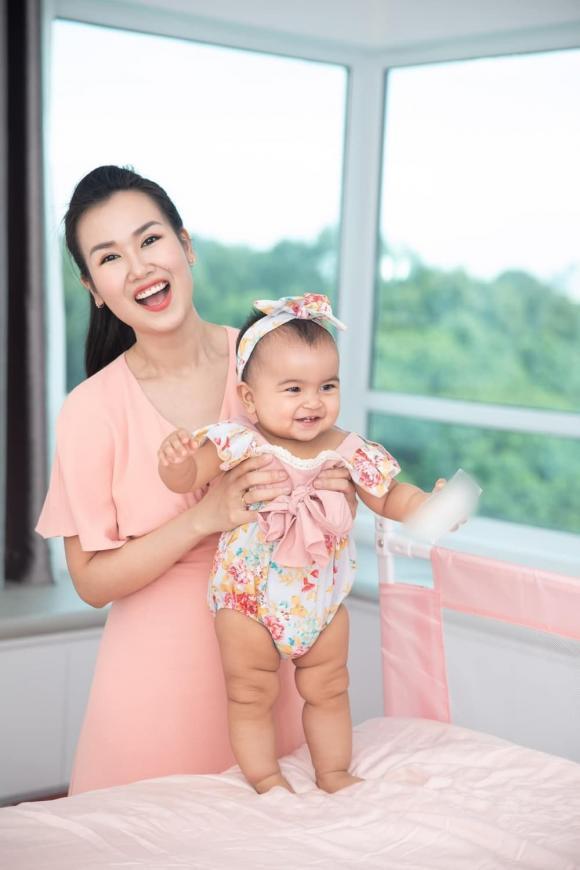 Võ Hạ Trâm cất công kẹp tóc cho con gái nhưng cái kết quá hài hước-3