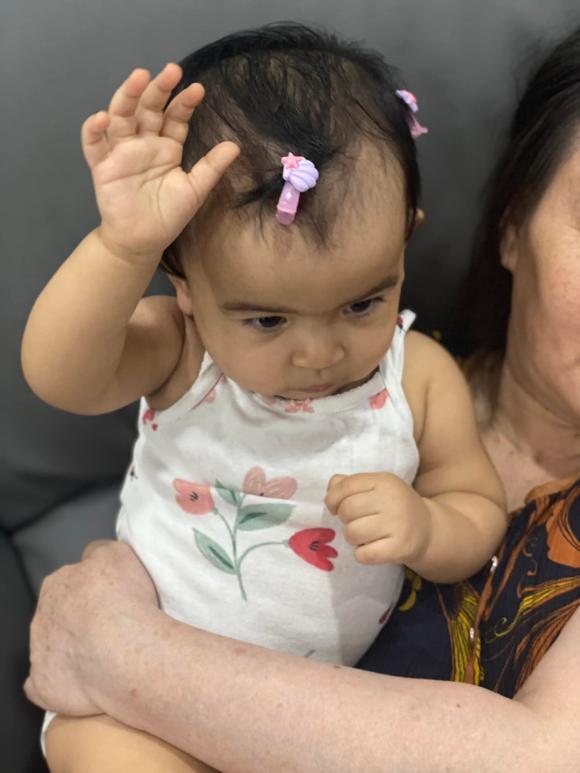 Võ Hạ Trâm cất công kẹp tóc cho con gái nhưng cái kết quá hài hước-7