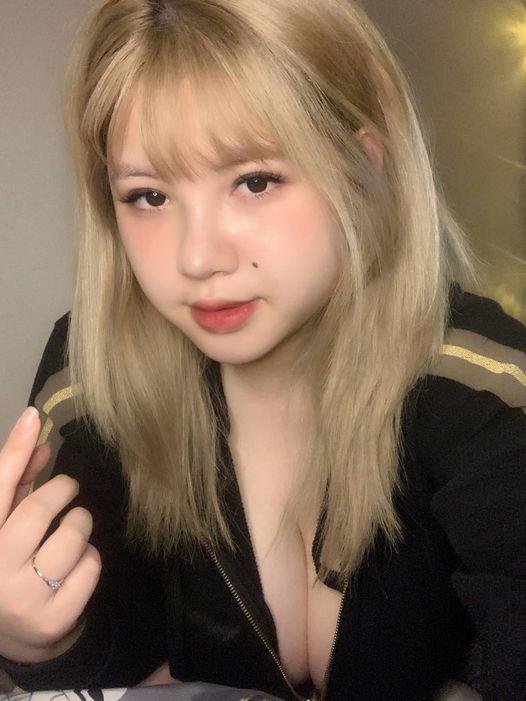 Loạt ảnh show vòng 1 hở hang gây sốc của hot girl Hải Dương-8