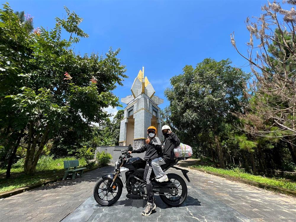 Bố tặng con gái chuyến đi phượt sau kỳ thi vào lớp 10-4