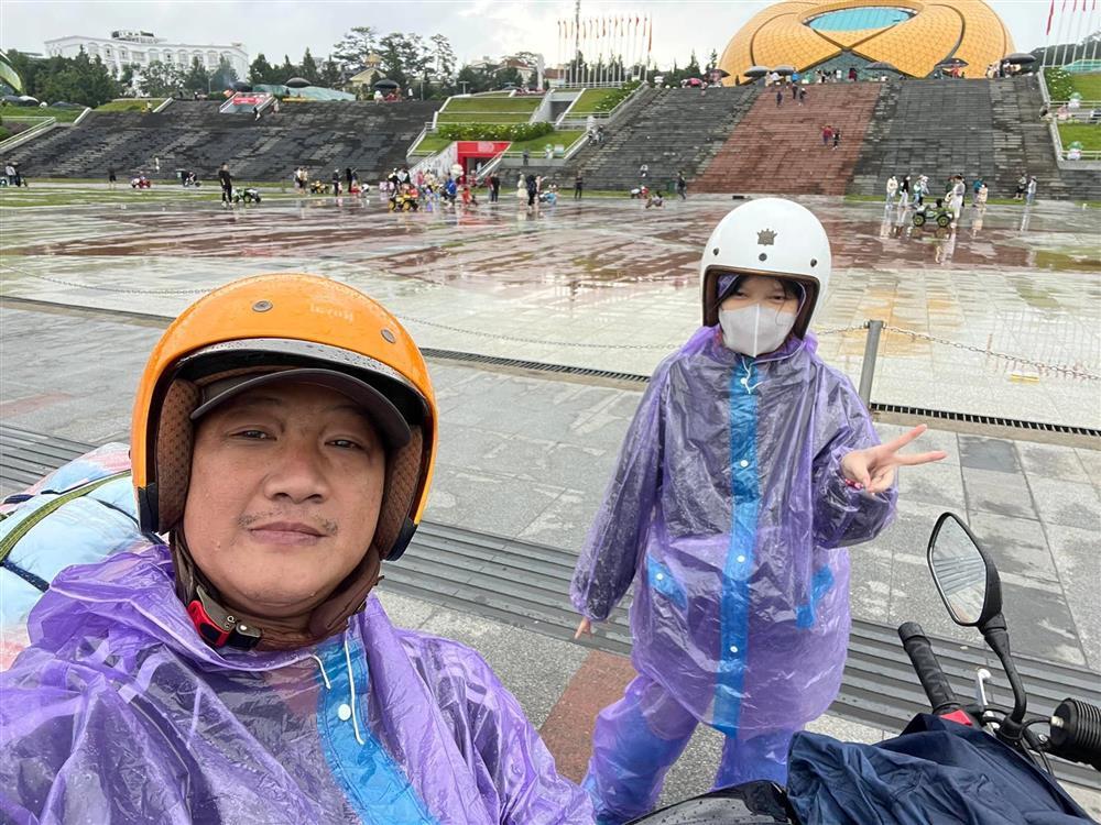 Bố tặng con gái chuyến đi phượt sau kỳ thi vào lớp 10-5