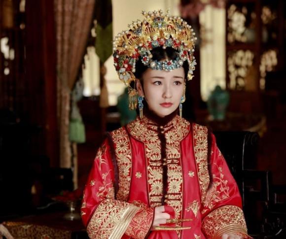 Được Hoàng đế Khang Hy cưng chiều, nữ nhân được mặc long bào khi chôn cất là ai?-1