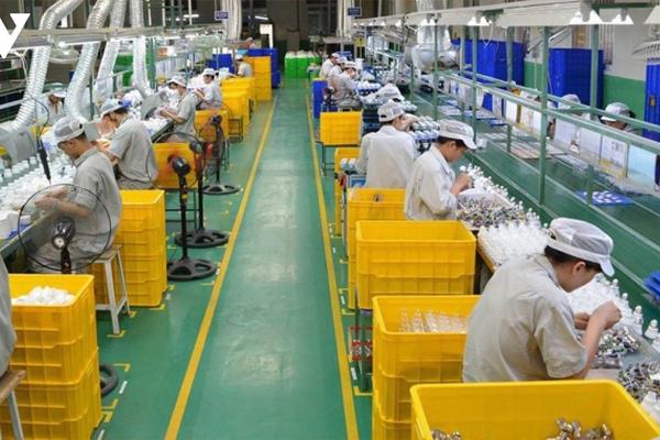 Nhiều người lao động phải cắm sổ BHXH vay 500.000 đến 1 triệu đồng mua gạo-1