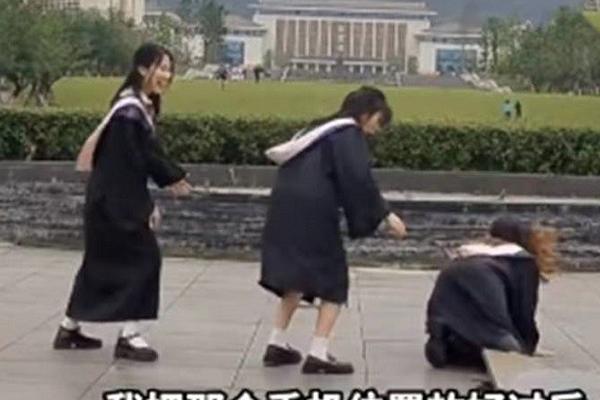 Nữ sinh gây ‘xao xuyến’ với nhan sắc ngọt ngào trong kỳ học quân sự-12