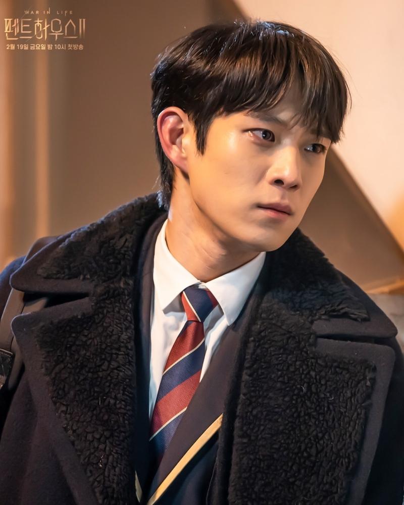 4 sao nam phụ gặp hạn khi lên chính: Người diễn xuất dở, kẻ scandal-8