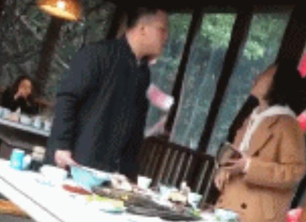 Bị bạn trai xỉa xói vì không đáp ứng hồi môn, cô gái đáp trả cực ngầu-2