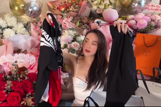 Minh Hằng 'đập hộp' quà sinh nhật, ông xã đại gia được 'ké' luôn