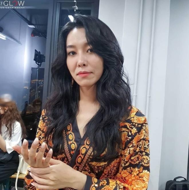 Ai ngờ nhan sắc ngoài đời trùm tấu hề phim Hàn ổn áp thế này-7