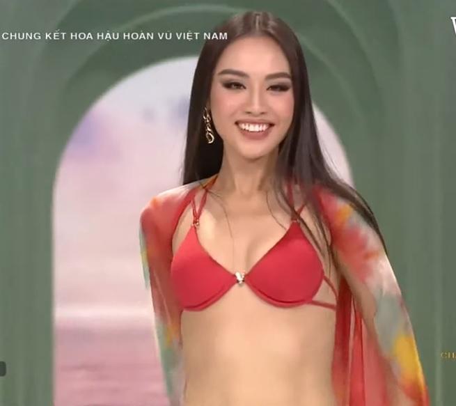 Top 16 trình diễn bikini-5