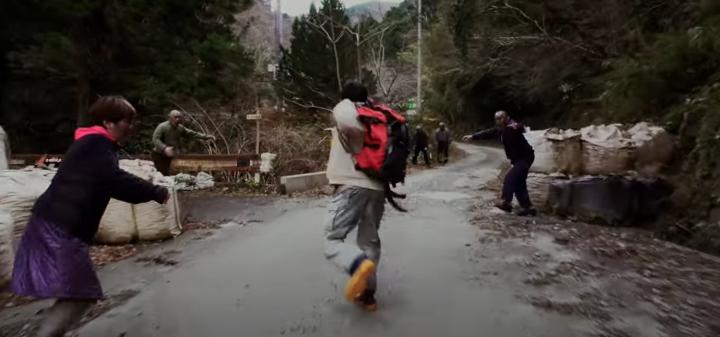 Thị trấn xác sống có thật ngoài đời, nơi dân làng hóa zombie-2